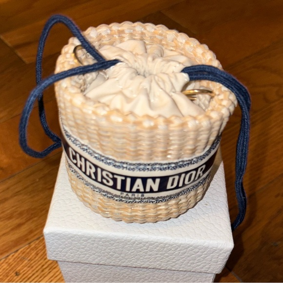 Dior VIP mini straw bucket crossbody pouch - Picture 7 of 10